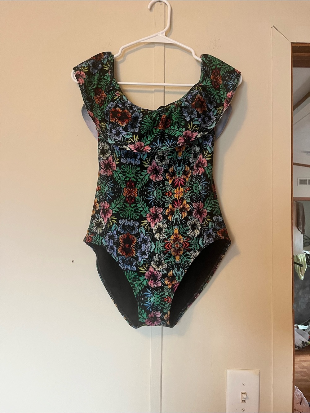 Sun Break Vintage Y2K Ruffle Swimsuit Hawaiian Floral Multicolor Print RT $438